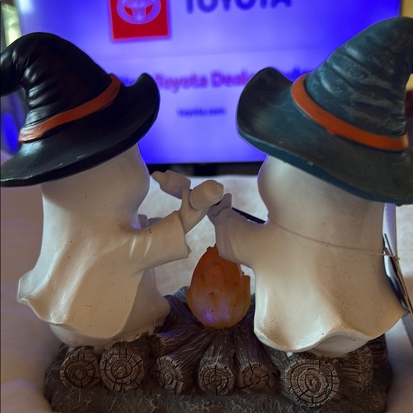 Goulish campfire ghost Halloween decor - Picture 8 of 14
